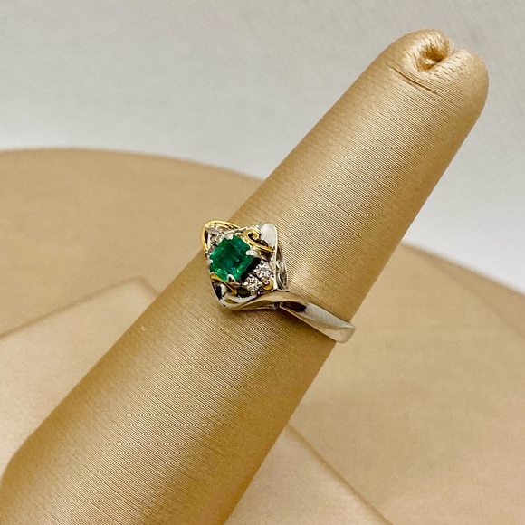 EUC Estate Platinum Natural Emerald & Diamond Ring w/ 18k Yellow Gold Accents - Picture 4 of 15